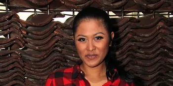 Dira Sugandi Ingin Belajar Surfing