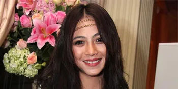 Nadia Vega Jadi Buta?