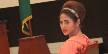 Menangis di Sidang, Dewi Perssik Berharap Dibebaskan