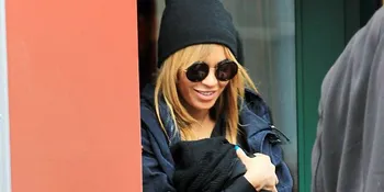 Wow! Beyonce Menyusui Bayinya di Depan Umum