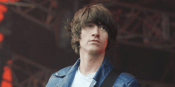 Arctic Monkeys Rilis Single Tanpa Label