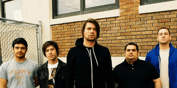 Vokalis Taking Back Sunday Patah Kaki