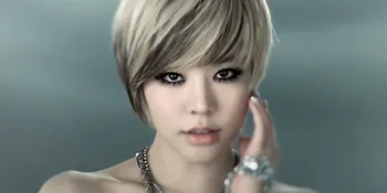 Sunny SNSD Seksi Dengan Bikini