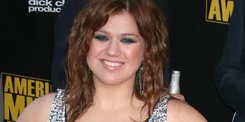 Kelly Clarkson: Aku Punya Pacar Rahasia