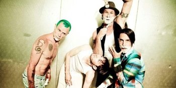 Isi Jeda Tur, RHCP Tulis Lagu