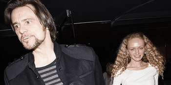 Jim Carrey Kencan Romantis Dengan Pelajar Rusia
