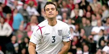 Robbie Williams Pamer Rambut 'Norak'