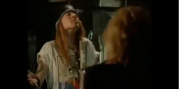 'Kegagalan Cinta', Goyang Dangdut Ala Guns N Roses