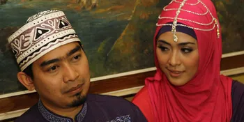 Saat Umroh, Istri Ustad Solmed Kembali Nyatakan Cinta