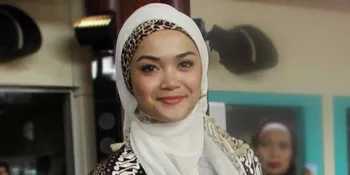 Umroh, Sheza Idris Doa Supaya Cepat Dilamar