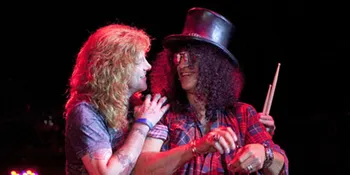 Slash dan Steven Adler Bersatu!