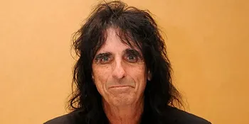Alice Cooper Jadi Pembicara di Wisuda Universitas