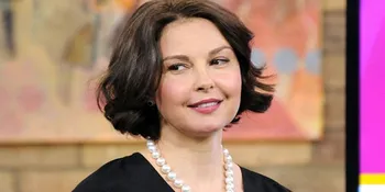 Muka Ashley Judd Bengkak Karena Infeksi!