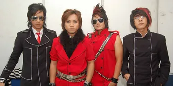 J-Rocks Suka Berbelanja Kostum