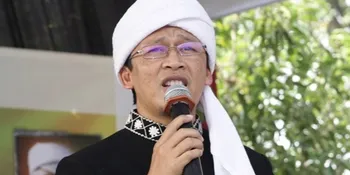 Teh Rini Jadi Tempat Curhat Anak-Anak Teh Ninih