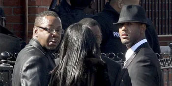 Mantan Suami Whitney Gerilya Membuat Film Biopiknya