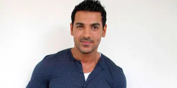 Luka Parah, John Abraham Nekat Menari
