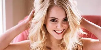 AnnaSophia Robb Perankan Carrie Remaja