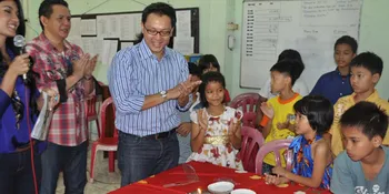 Charles Bonar Rayakan Ultah Bareng Anak Panti Asuhan