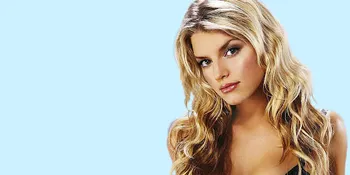 Hamil Besar, Jessica Simpson Bermain Hujan!