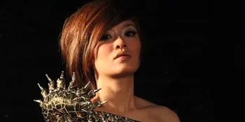 Gwen Bangga Jadi Personel Mahadewi