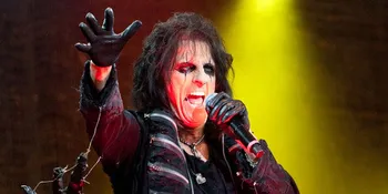 Jaket Dicuri, Alice Cooper Minta Bantuan Fans