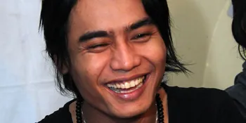 Charly Masukkan Adegan Luna Maya Jatuh ke VK