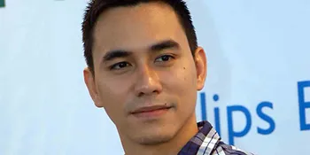 Darius Sinathrya Jualan CD Dengan Kartu Belanja