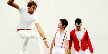 fun. Kalahkan Kelly Clarkson, Adele Harus Berjuang