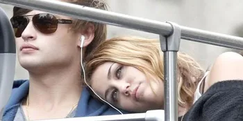 'LOL' Drama Terbaru Miley Cyrus Rilis Debut Trailer!