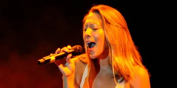 Colbie Caillat Suguhkan Konser Sederhana Nan Menawan
