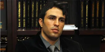 Alex Amir Tak Mau Berdamai Dengan Suami Emma Waroka