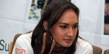 Nadine Chandrawinata: Kartini Mungkin Bisa Tersenyum