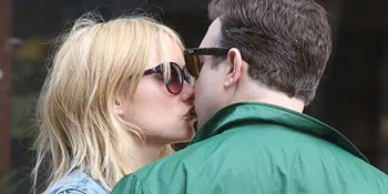 Eaaa, Olivia Wilde - Jason Sudeikis Pamer Ciuman!