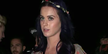 Katy Perry Gandeng Pria Misterius di Coachella