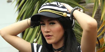 Ada Yang Istimewa Dengan Kalung Dara The Virgin?