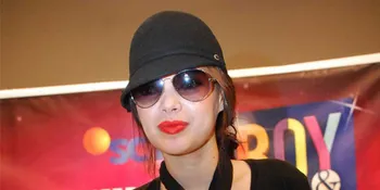 Dewi Sandra Tulis Lagu Untuk Suaminya