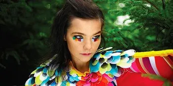 Ada Benjolan di Pita Suara, Bjork Batalkan Konser