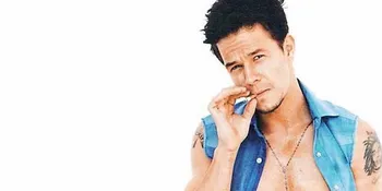 Mark Wahlberg Ketahuan Membeli 'Sesuatu' di Sex Shop!