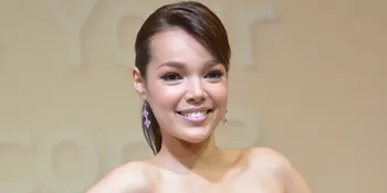 Dewi Sandra Ajak Suami Pakai Body Lotion