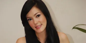 Tunda Bulan Madu, Cathy Sharon ke Paris Bareng Julie