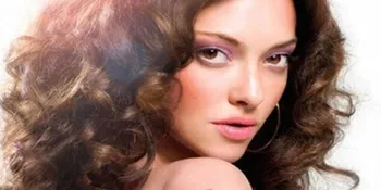 Film Biografi Bintang Porno 'LOVELACE' Rilis Poster Nakal