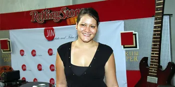 Melanie Subono Jadi Penyiar dan Tempat Curhat