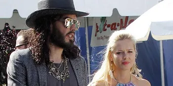 Russell Brand Pacari Mantan Kekasih David Hasselhoff