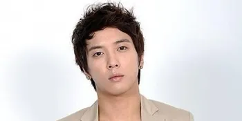 Yong Hwa CN Blue Palsukan Tinggi Badannya?