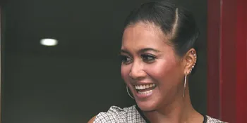 Denada Bulan Madu Gaya Pasangan Petualang