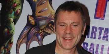 Vokalis Iron Maiden Buka Jasa Perawatan Pesawat Terbang