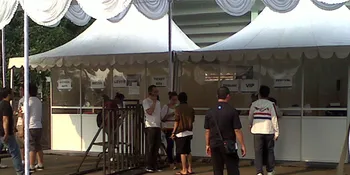 Tiket Tribun Habis, Calo Berkeliaran di Konser Morrissey