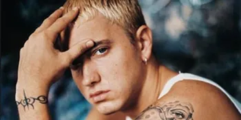 Sibuk Bermusik, Eminem Tunda 'SOUTHPAW'