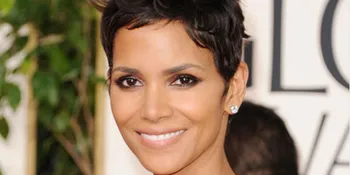 Wow, Halle Berry Marahi Paparazzi!!